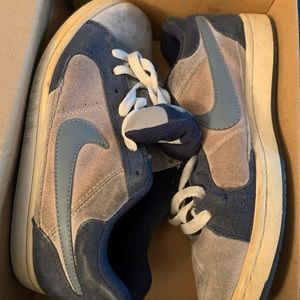 Nike swindle big kids 5.5y with box